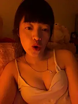 Snapshot of Tramy_xx chatting on June 3, 2026, 2:55 pm Tramy xx online show from June 3, 2026, 2:55 pm