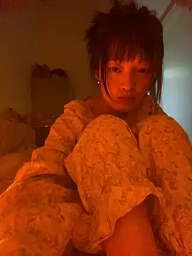 Snapshot of Tramy_xx chatting on July 3, 2026, 2:12 pm Tramy xx online show from July 3, 2026, 2:12 pm