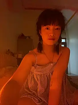 Snapshot of Tramy_xx chatting on July 7, 2026, 1:25 pm Tramy xx online show from July 7, 2026, 1:25 pm