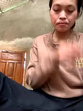 Halyy xx online show from October 28, 2025, 5:18 am