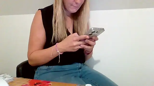 Snapshot of Coquinette62 chatting on October 6, 2025, 9:21 am Coquinette62 online show from October 6, 2025, 9:21 am