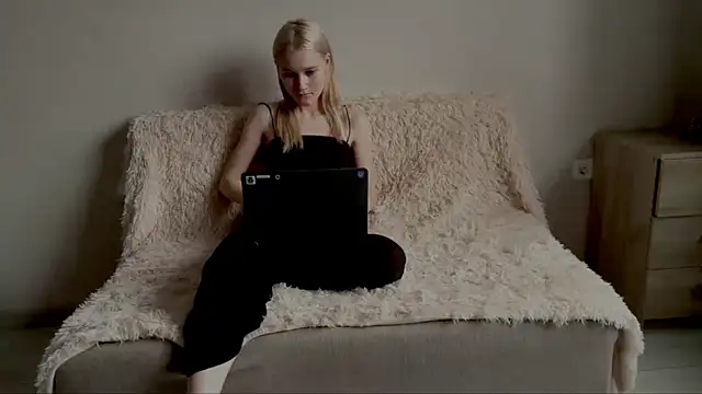 TwinedPeril online show from December 2, 2025, 7:10 am