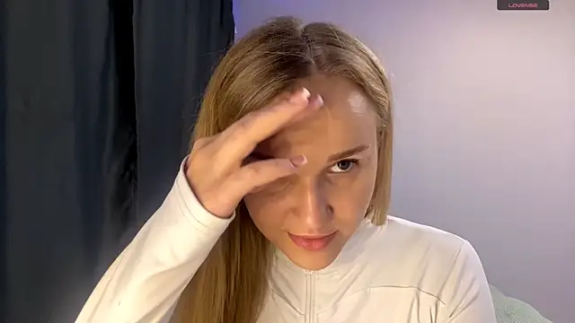 TanekaBoitel online show from October 16, 2025, 10:12 am