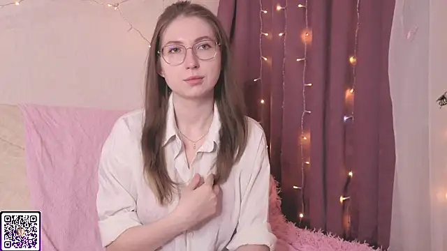 DaliaRadtke online show from April 15, 2026, 7:58 pm