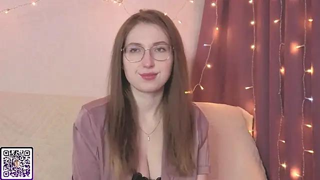 DaliaRadtke online show from April 14, 2026, 8:25 pm