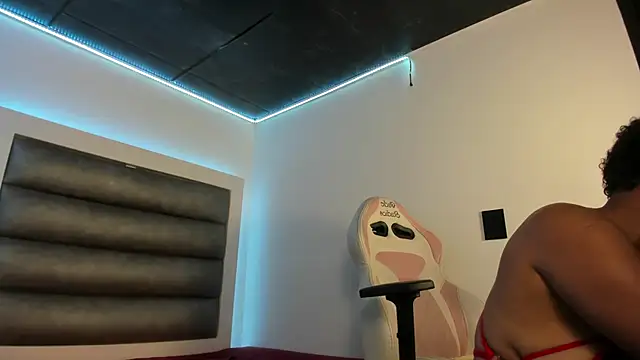 peyton  wat online show from March 12, 2026, 3:23 am