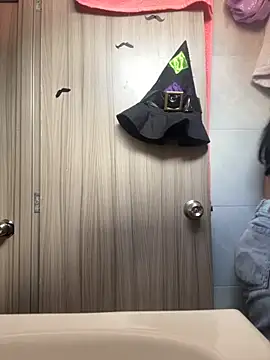 Snapshot of lindaa__ chatting on October 13, 2025, 4:19 pm lindaa online show from October 13, 2025, 4:19 pm