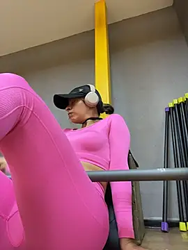 Snapshot of KatThomas chatting on November 26, 2025, 3:34 pm KatThomas online show from November 26, 2025, 3:34 pm