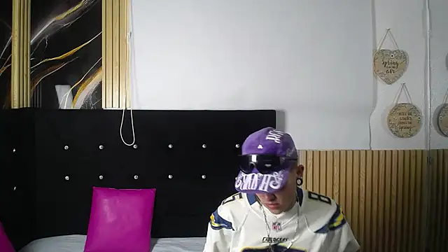 oblivionlove online show from February 7, 2026, 1:41 pm