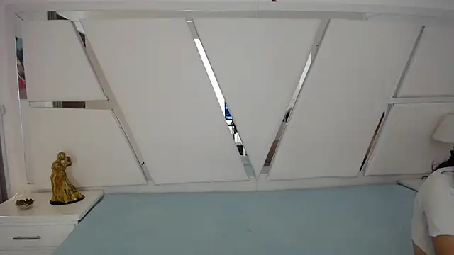 oblivionlove online show from January 17, 2026, 8:34 pm