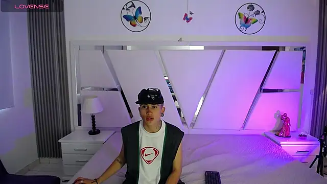 oblivionlove online show from February 4, 2026, 12:33 pm