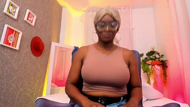 Snapshot of LolaJenkinss chatting on October 21, 2025, 12:32 am LolaJenkinss online show from October 21, 2025, 12:32 am