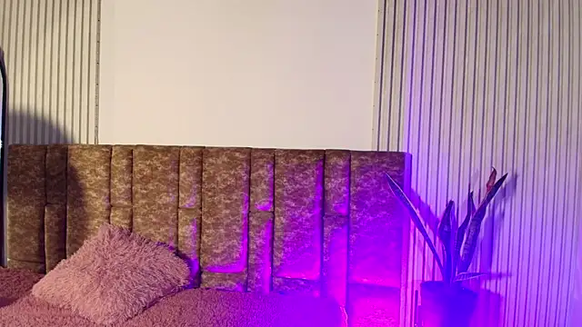 Snapshot of Missdionne_curly chatting on March 3, 2026, 11:17 am Missdionne curly online show from March 3, 2026, 11:17 am