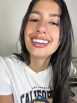 Snapshot of Julieta_Duque chatting on July 24, 2026, 3:46 am Julieta Duque online show from July 24, 2026, 3:46 am