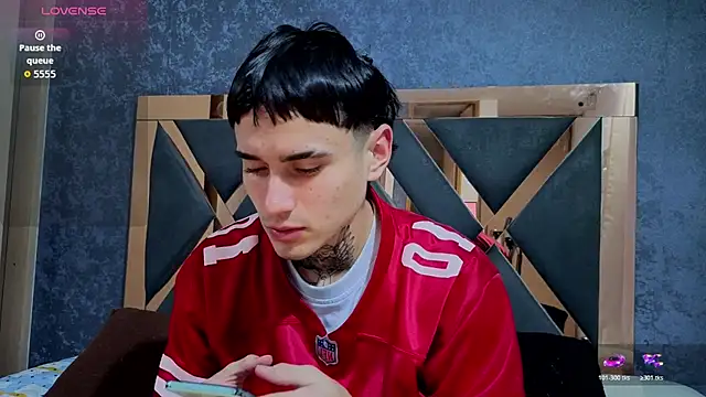 Snapshot of owen_desmond chatting on October 21, 2025, 2:33 am owen desmond online show from October 21, 2025, 2:33 am