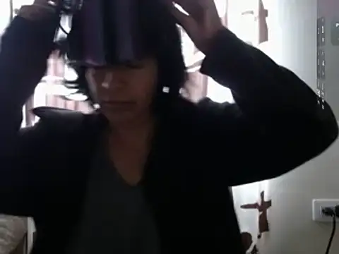 Acelinrose online show from April 10, 2026, 12:23 pm