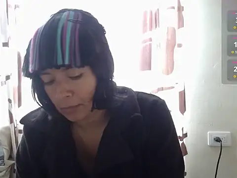 Acelinrose online show from April 8, 2026, 2:18 pm