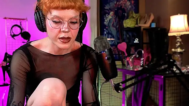 tacodeluxxxe online show from May 15, 2026, 11:03 pm