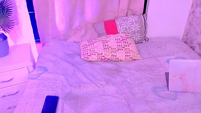 Snapshot of dreams_girl chatting on September 24, 2025, 7:20 pm dreams girl online show from September 24, 2025, 7:20 pm