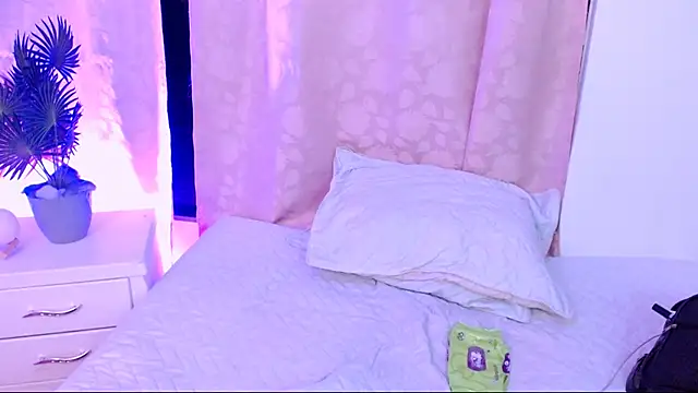 Snapshot of dreams_girl chatting on September 20, 2025, 2:49 am dreams girl online show from September 20, 2025, 2:49 am