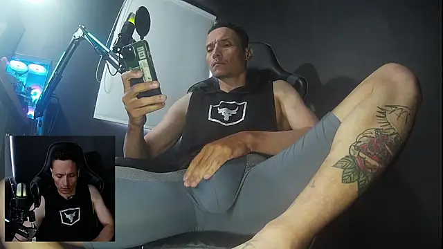 Snapshot of Juan_Mysterious_Hammer chatting on December 21, 2025, 5:58 pm Juan Mysterious Hammer online show from December 21, 2025, 5:58 pm