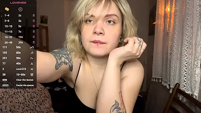 SabrinaFolts online show from November 23, 2025, 1:43 pm