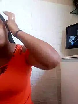 Snapshot of Crislove22 chatting on October 15, 2025, 5:21 pm Crislove22 online show from October 15, 2025, 5:21 pm