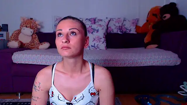 Snapshot of CassieSpell chatting on May 5, 2026, 8:45 pm CassieSpell online show from May 5, 2026, 8:45 pm