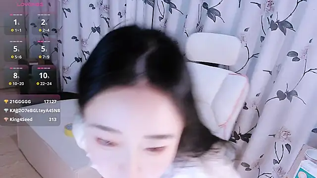 Snapshot of Niannian- chatting on November 26, 2025, 6:08 pm Niannian- online show from November 26, 2025, 6:08 pm