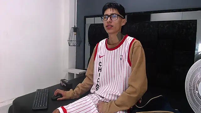 Daniel delux  online show from November 2, 2025, 11:15 am