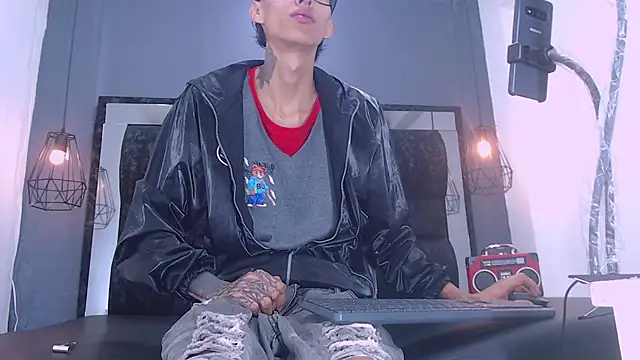 Daniel delux  online show from December 1, 2025, 11:44 am