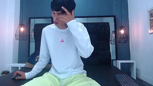 Daniel delux  online show from September 24, 2025, 11:28 am