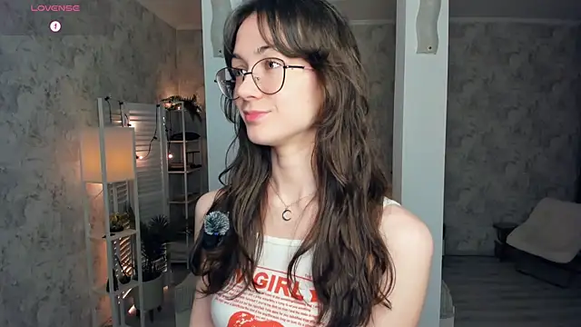 ReneeLippeatt online show from November 14, 2025, 7:28 pm