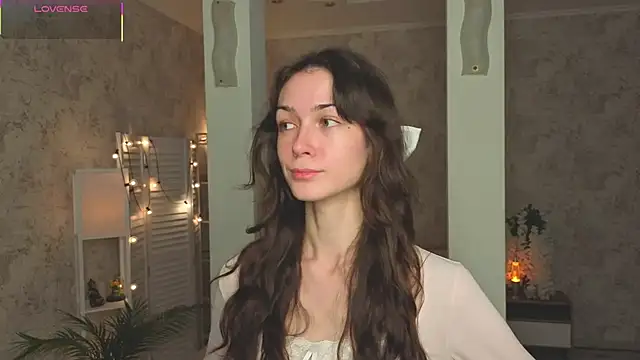 ReneeLippeatt online show from October 8, 2025, 7:36 pm