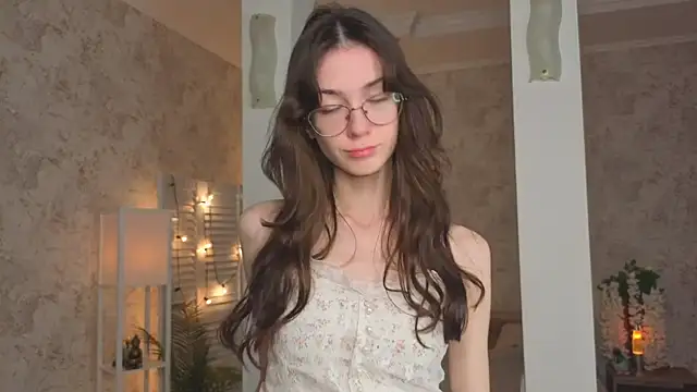 ReneeLippeatt online show from September 25, 2025, 7:20 pm