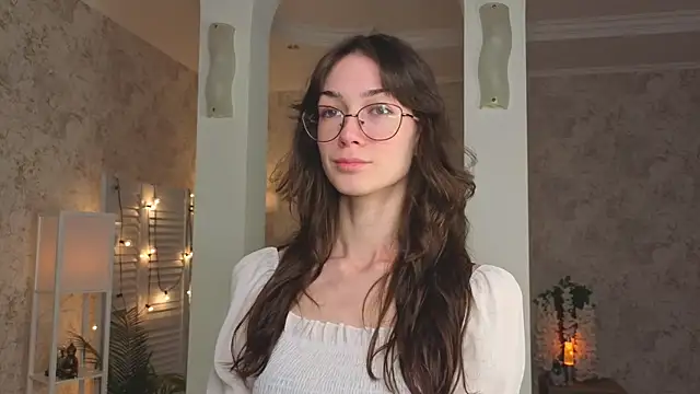 ReneeLippeatt online show from September 28, 2025, 7:21 pm