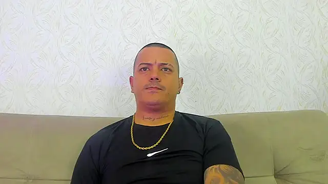 MaximoHall86 online show from November 5, 2025, 12:30 pm