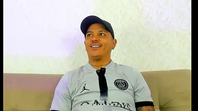 MaximoHall86 online show from November 7, 2025, 11:59 am