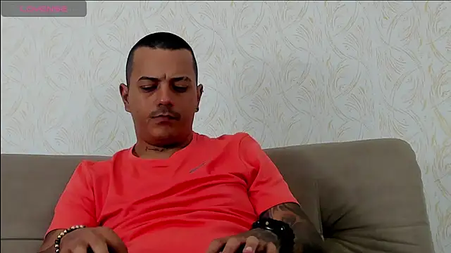 MaximoHall86 online show from October 29, 2025, 4:00 am