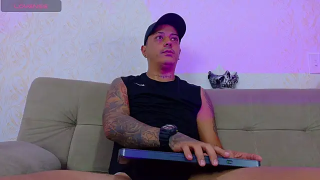 MaximoHall86 online show from November 1, 2025, 11:59 am