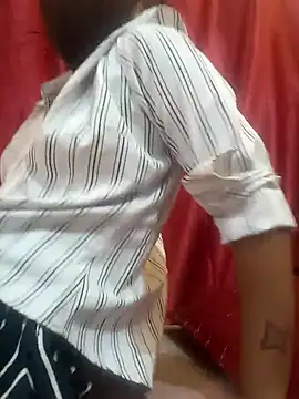 Snapshot of Mansi01 chatting on October 5, 2025, 10:11 pm Mansi01 online show from October 5, 2025, 10:11 pm