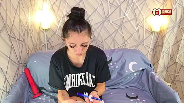 Charming LIA online show from November 7, 2025, 12:31 pm