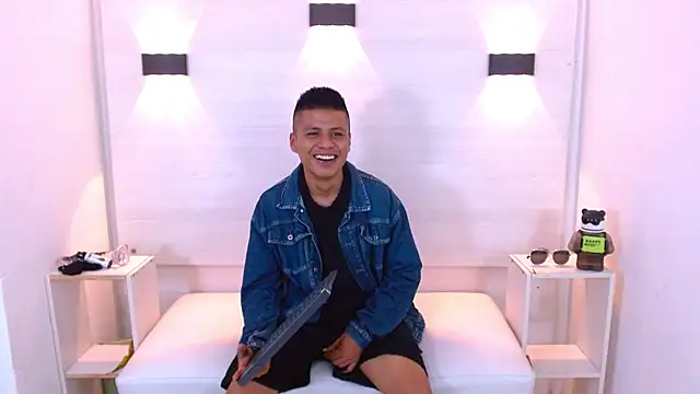 marcus hans  online show from October 31, 2025, 7:32 pm