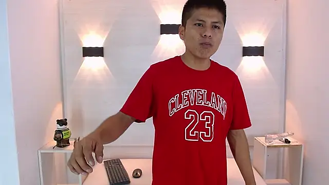 marcus hans  online show from October 17, 2025, 12:40 pm