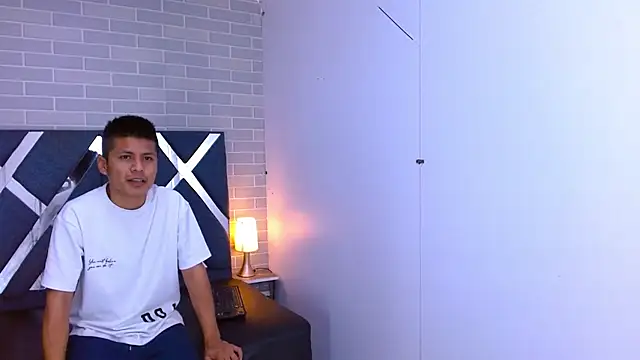 marcus hans  online show from November 11, 2025, 7:19 pm