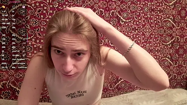 ivetabloom online show from November 28, 2025, 3:01 pm