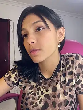 xoxo milk online show from December 18, 2025, 7:29 pm