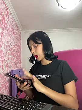 xoxo milk online show from February 17, 2026, 5:32 pm