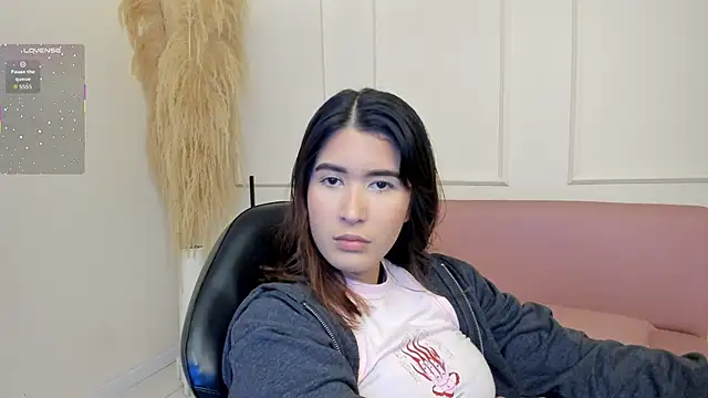 emiilyy cute online show from October 18, 2025, 12:29 pm