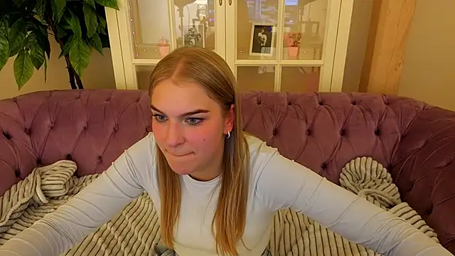 AlinaLiii online show from March 25, 2026, 8:30 pm